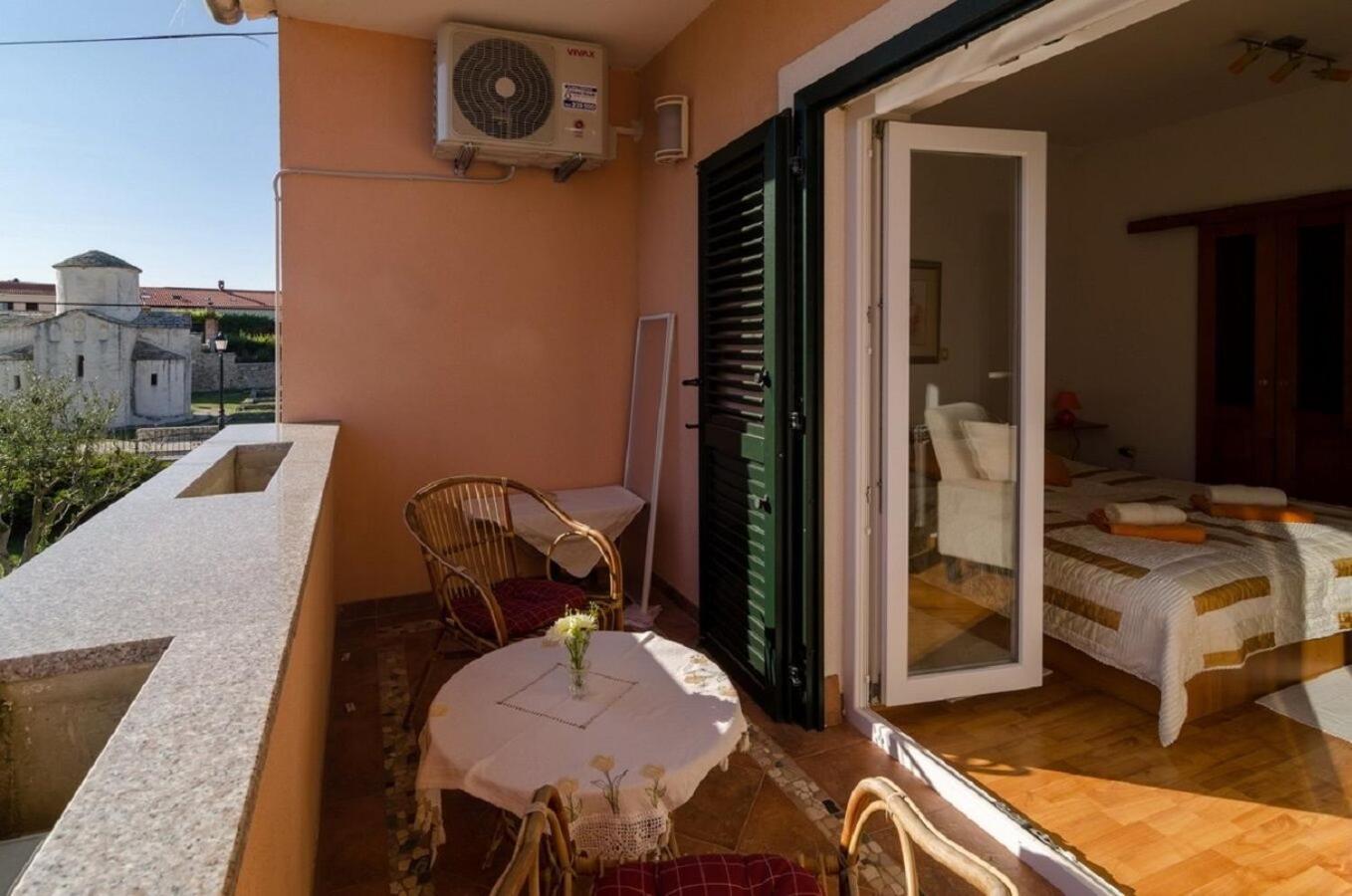 Holiday Home Old Town - Great Location ニン エクステリア 写真