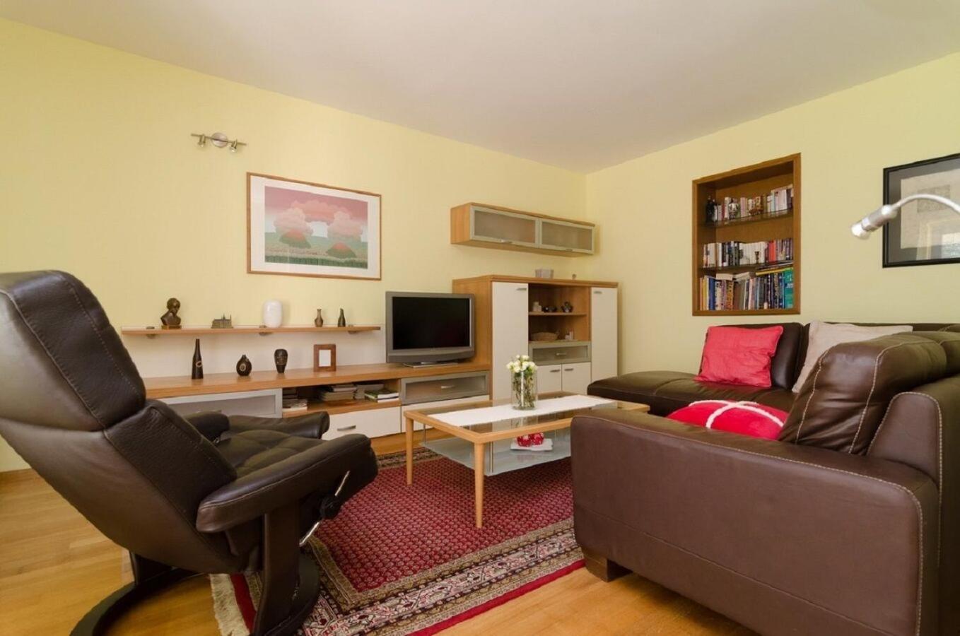 Holiday Home Old Town - Great Location ニン エクステリア 写真