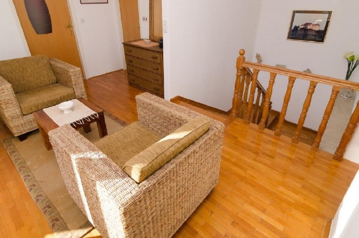 Holiday Home Old Town - Great Location ニン エクステリア 写真