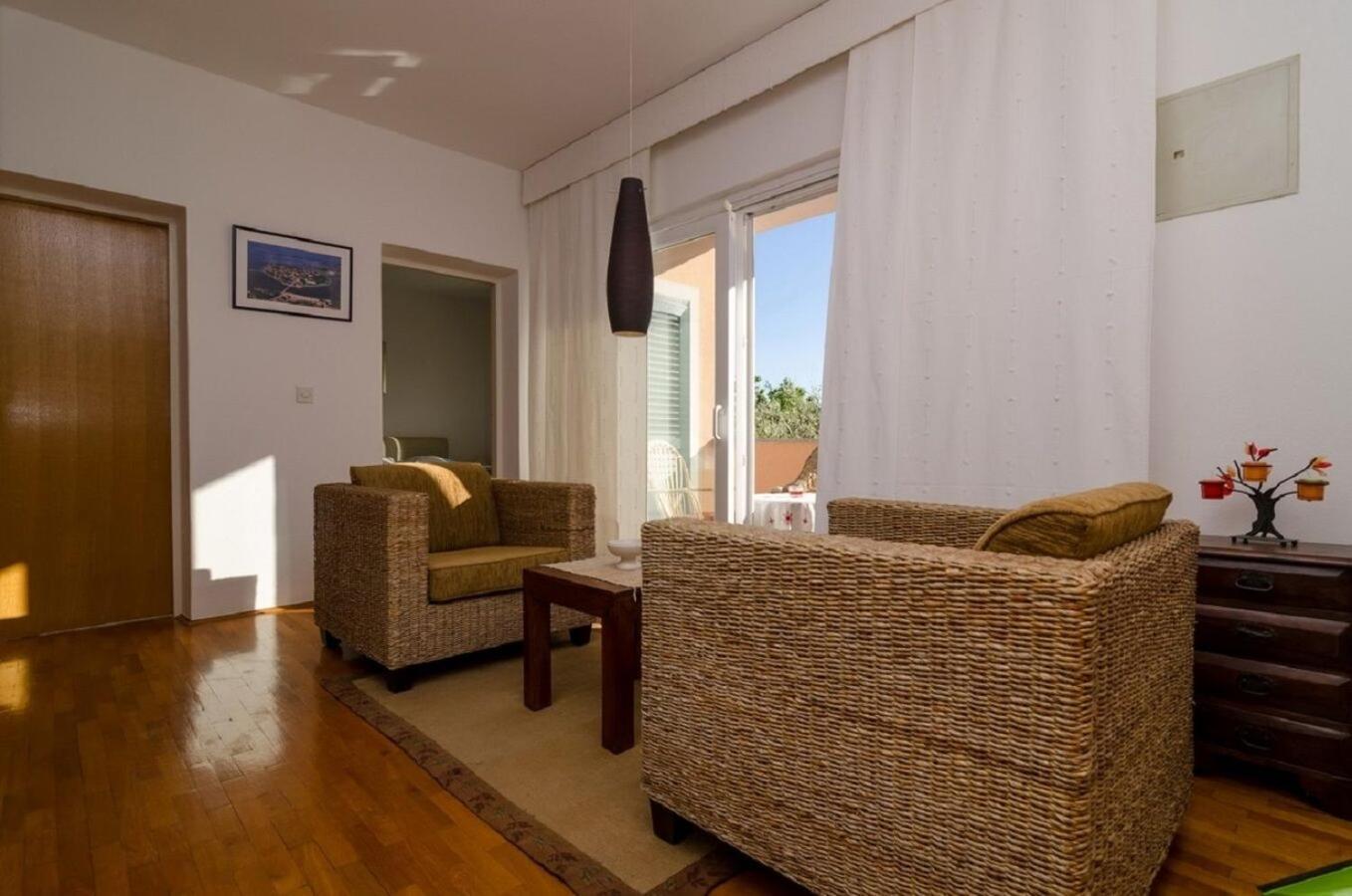 Holiday Home Old Town - Great Location ニン エクステリア 写真