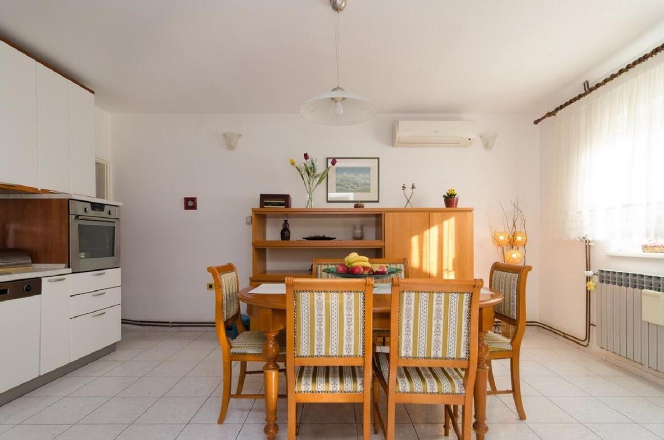 Holiday Home Old Town - Great Location ニン エクステリア 写真